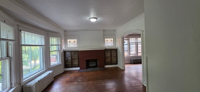 Building Photo - 3059 N Frederick Ave