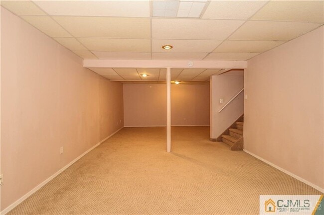 Building Photo - 18 Snowflake Ln