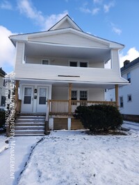 Building Photo - 2 Bedroom 1 bath Unit