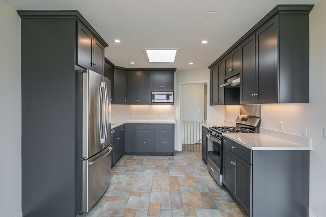 Building Photo - Panoramic SF Views, Elevated Cul-de-Sac Home in Eureka Valley