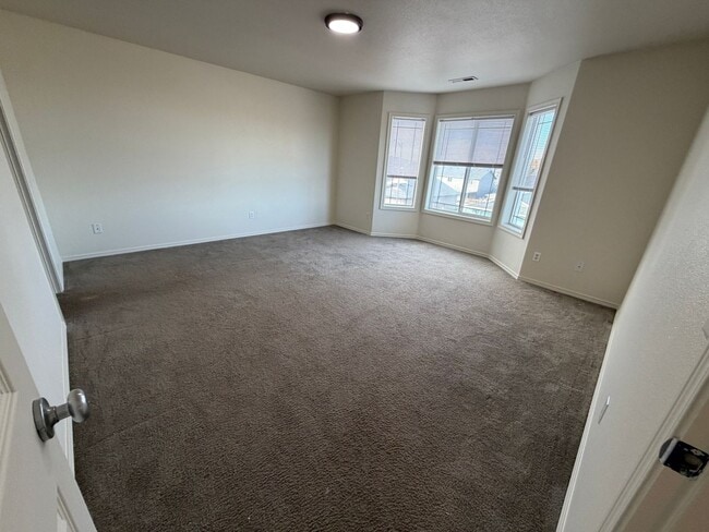 Building Photo - 3 bed 3.5 bath Townhome available on Rd 68!