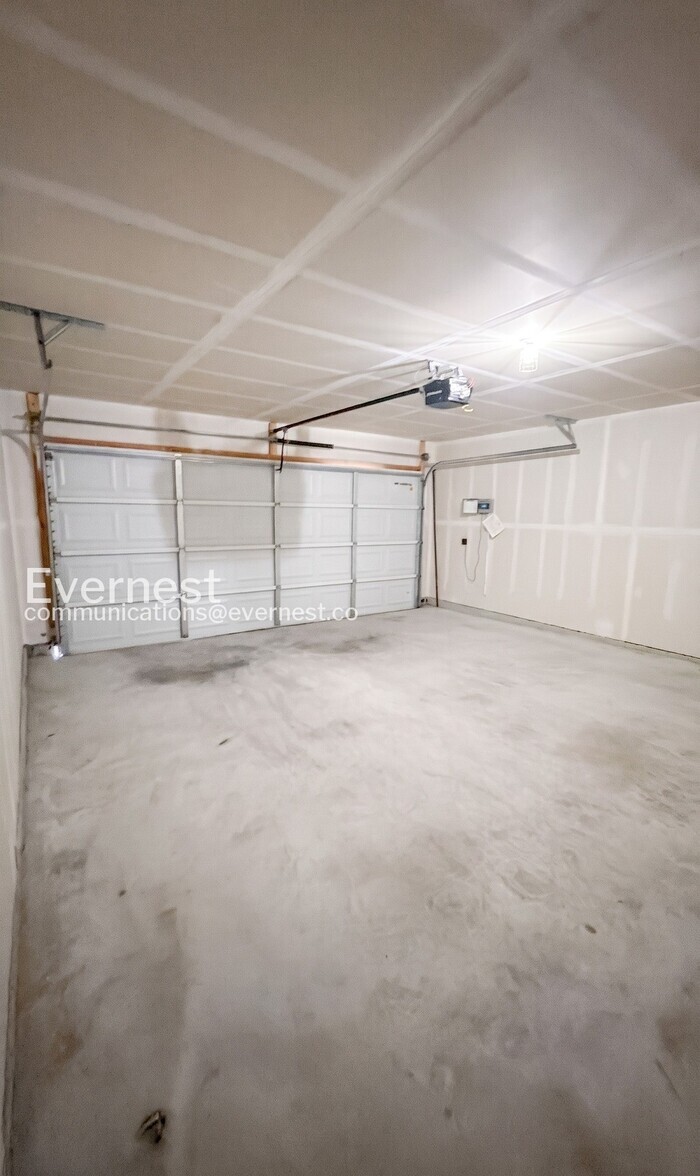 Building Photo - 6025 Montrelia Dr