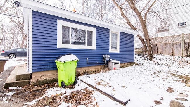 Building Photo - 11291 E Shore Dr