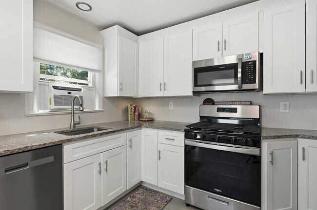 Building Photo - 135 Woolsey Ave