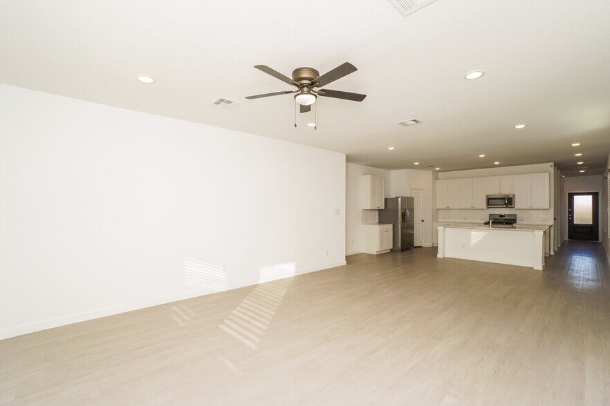 Building Photo - 15546 Crescent Pne