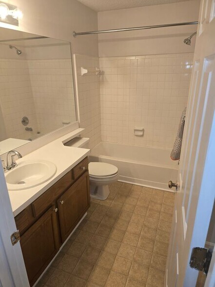 Building Photo - 113 Hampshire Ct