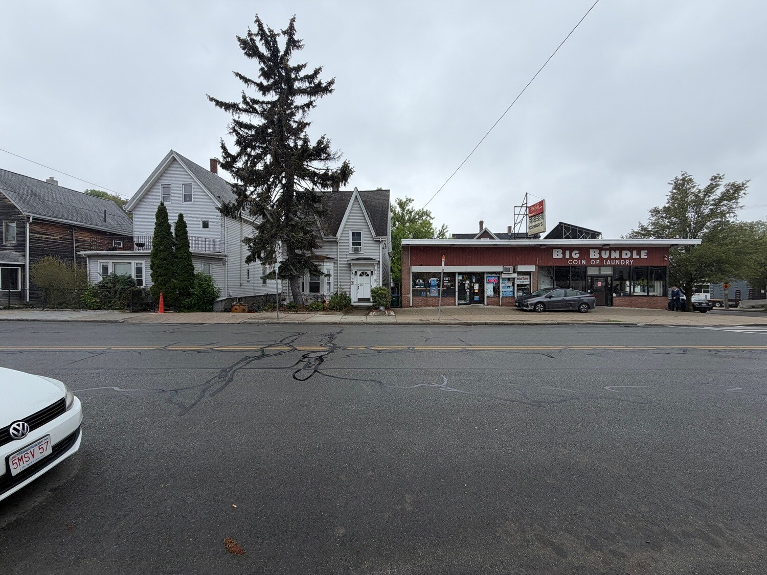 Building Photo - 569 Main St