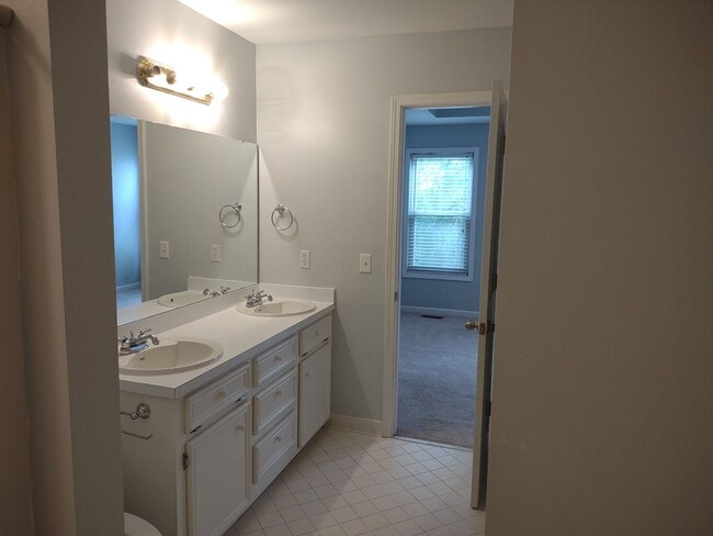 Building Photo - Fantastic Three Bedroom Home in Lexington!