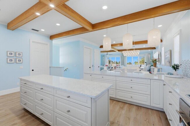 Building Photo - 113 Aqua Ln