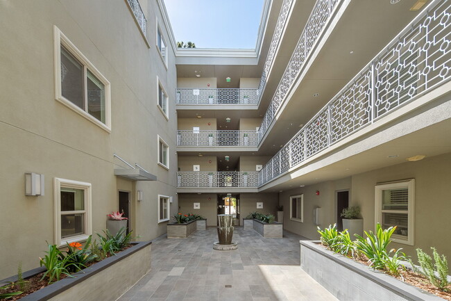 Building Photo - 11023 Fruitland Dr