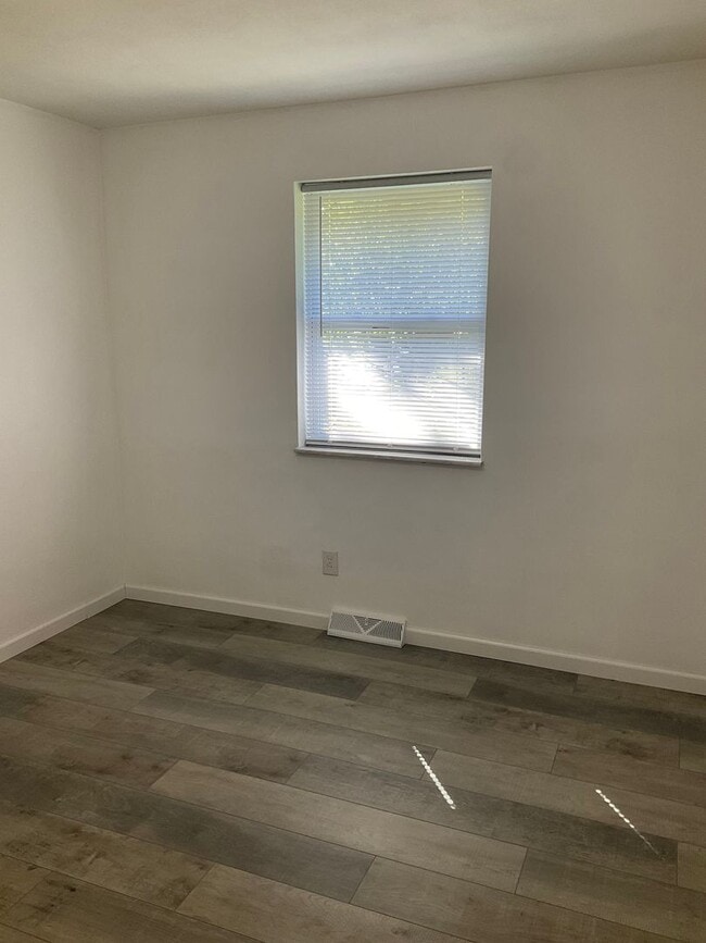 Building Photo - 20 Kingman Ct