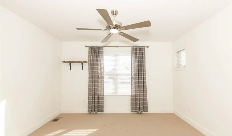 Building Photo - 1650 Davis Ln