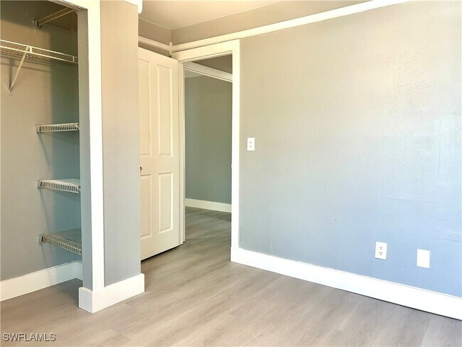 Building Photo - 652 NE 15th Ct