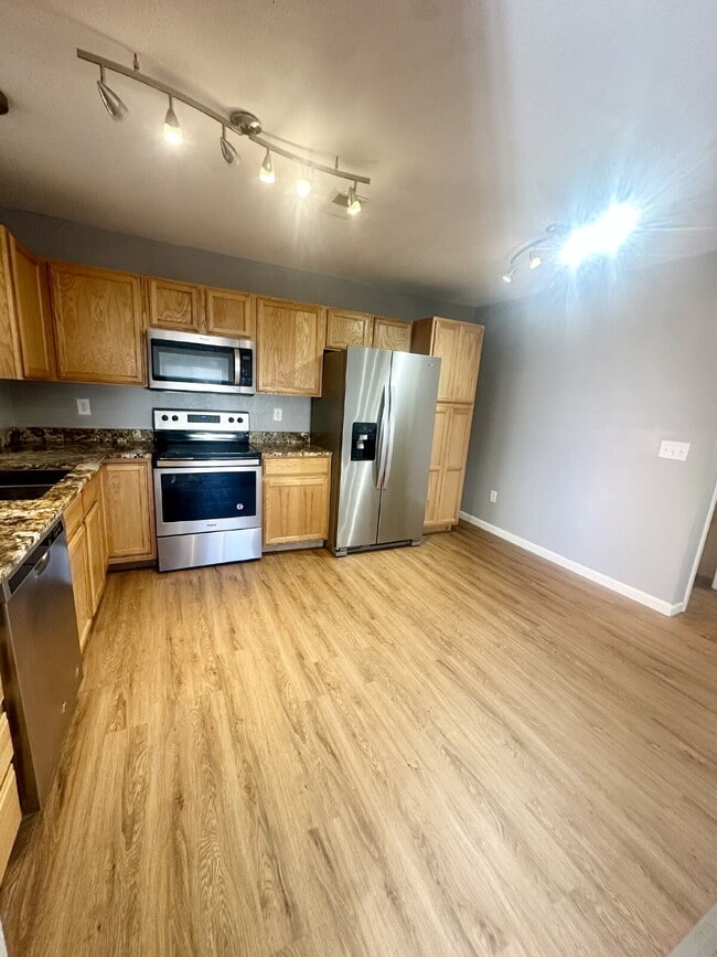 Building Photo - 216 Country West Rd