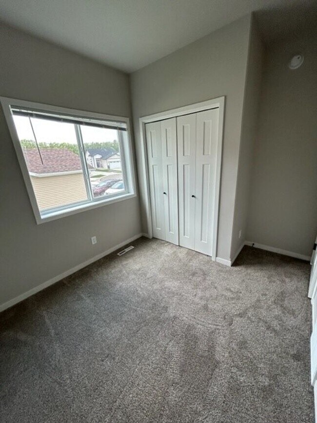 Building Photo - 3027 39th Ave S