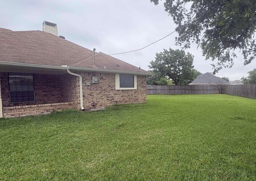 Building Photo - 203 Bowie St