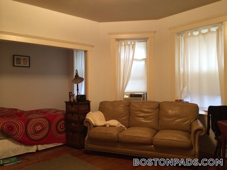 Primary Photo - 137 Park Dr