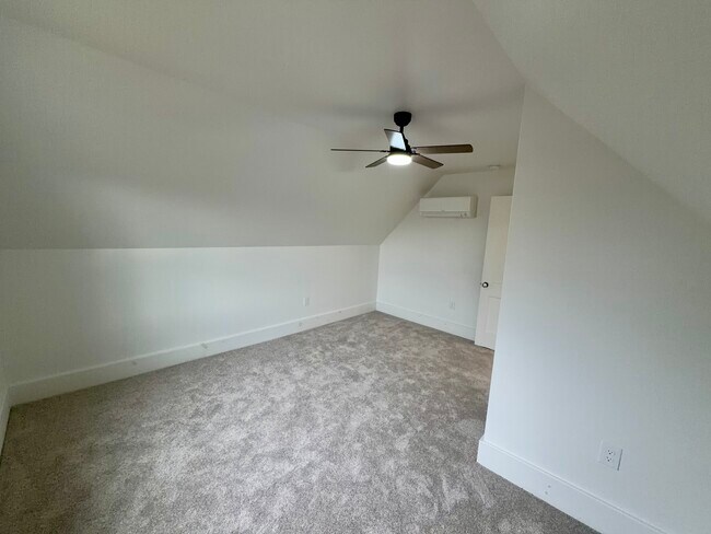 Building Photo - 226 Gross St