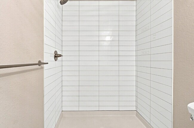 Building Photo - $3,740.95 - 4 bed, 3.5 bath Updated Townhome in Englewood!