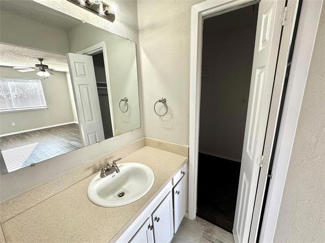 Building Photo - 2508 S Center St