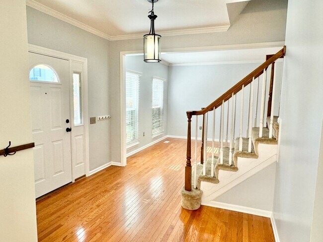 Building Photo - GORGEOUS COLONIAL IN WOODBRIDGE!