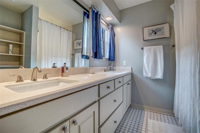 Building Photo - 4437 University Blvd