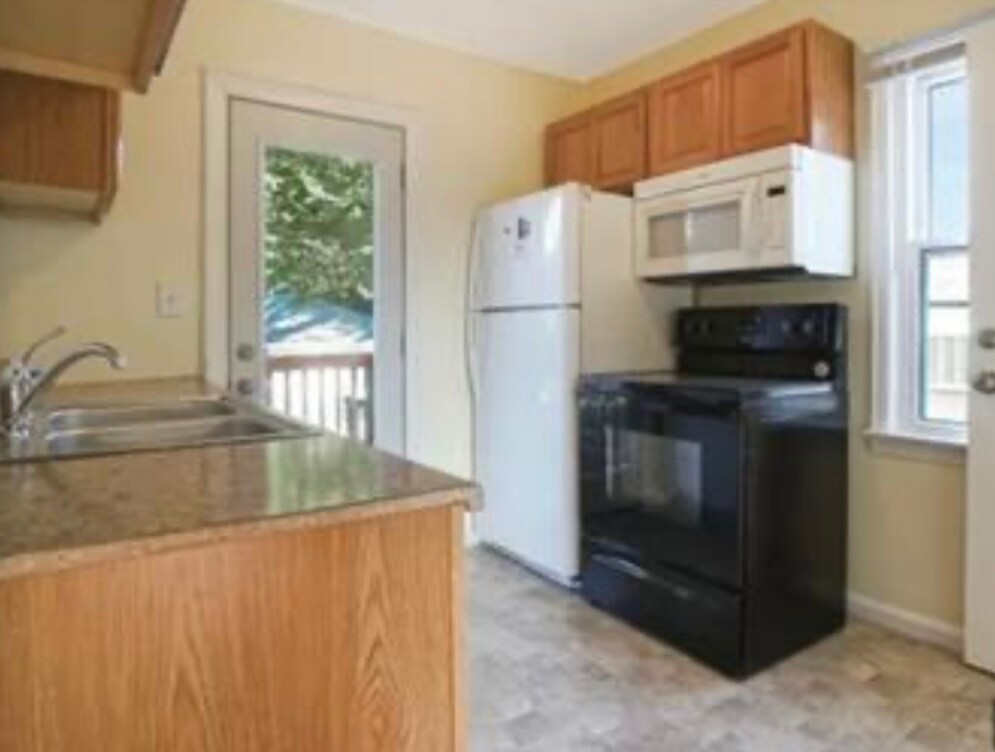 Building Photo - 406 Wilder Pl
