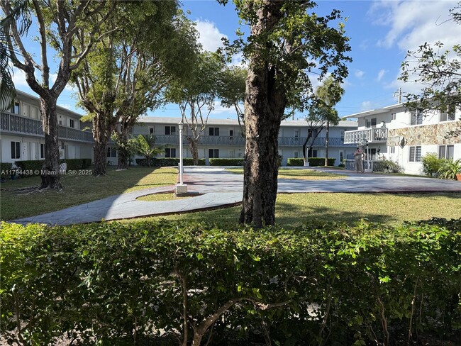 Building Photo - 890 NW 45th Ave