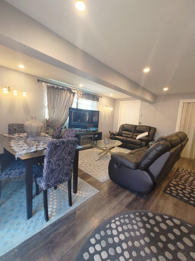 Building Photo - 182 Plaistow Rd