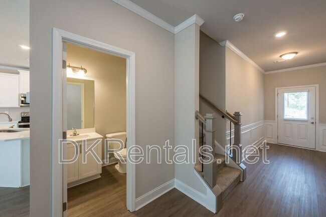Building Photo - 1526 Fern Ridge Ln