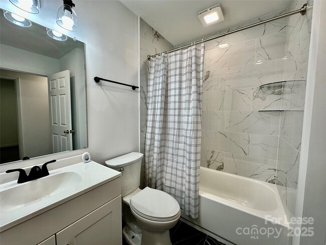 Building Photo - 5415 Amado St