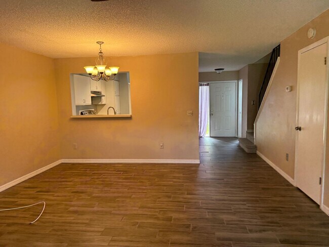 Building Photo - 3/2.5 IN BEACON HILL WITH BRICK FIREPLACE
