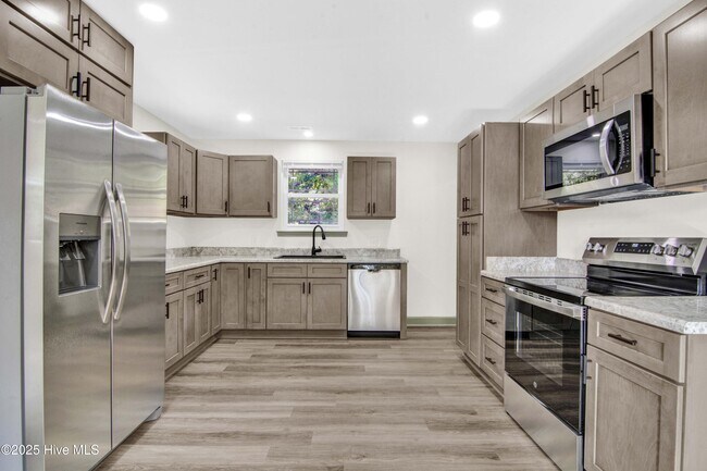 Building Photo - 103 Armstrong Dr