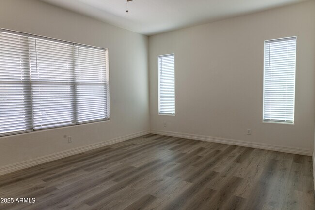 Building Photo - 4571 N Arbor Way