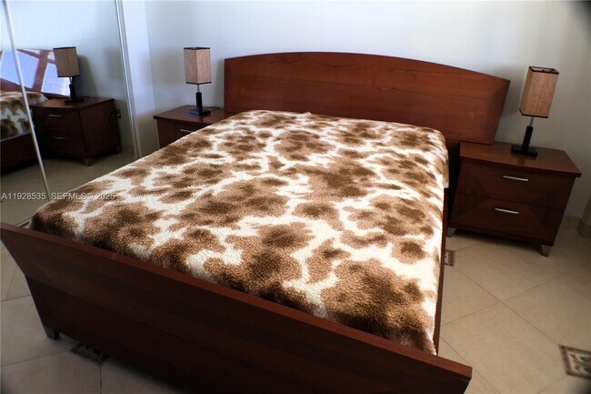 Building Photo - 1833 S Ocean Dr