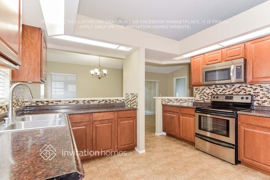 Building Photo - 11001 Kenbrook Dr