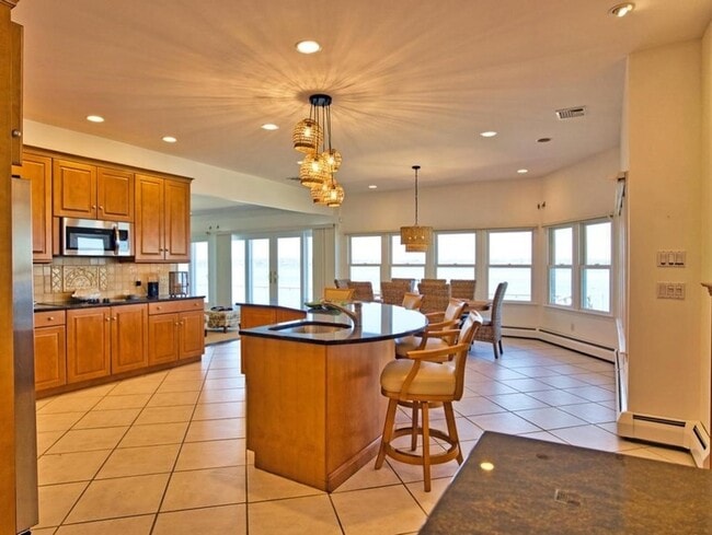 Building Photo - 149 Nanaquaket Rd