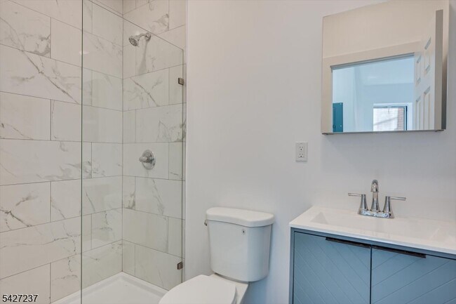 Building Photo - 520 E Jersey St