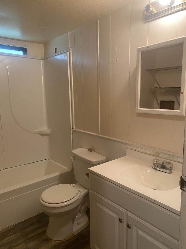 Building Photo - 2220 Christy Ln