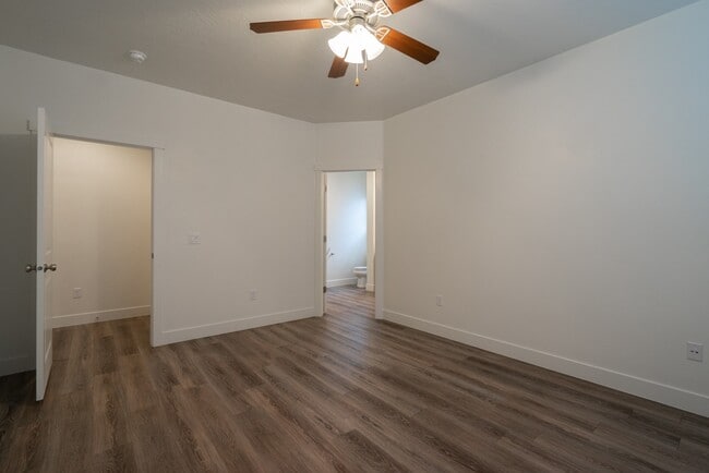 Building Photo - Small Dog Friendly Home With RV Parking