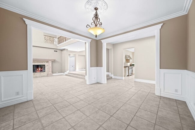 Building Photo - Elegant Dream Escape - Hills of Studio City