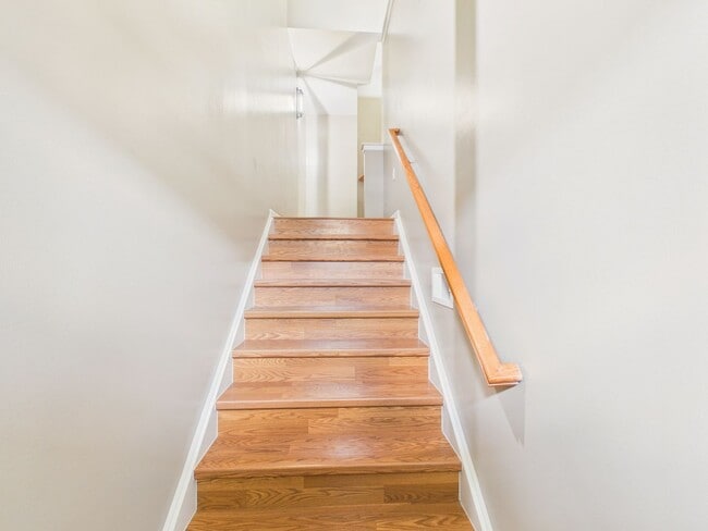 Building Photo - Spacious Townhouse on Mapleton Blvd.
