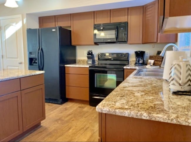 Building Photo - 402 Circus Ave