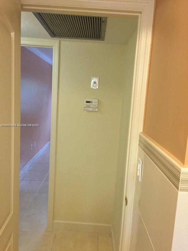 Building Photo - 9301 SW 92nd Ave