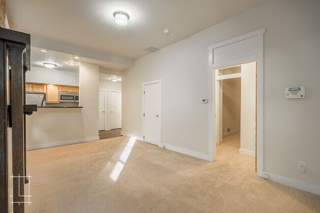 Building Photo - 812-814 Neil Ave