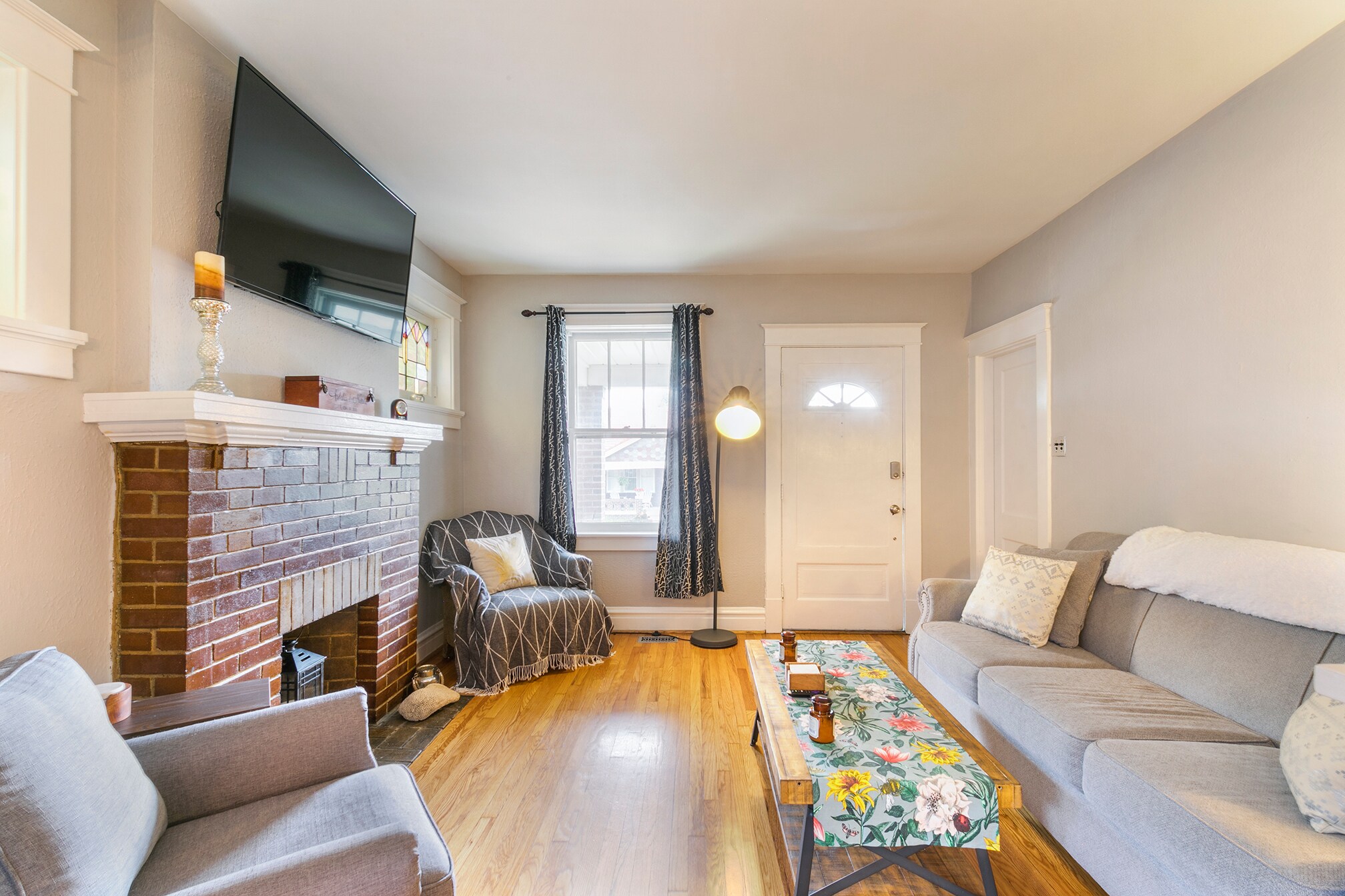 Living room - 4945 Delor Street
