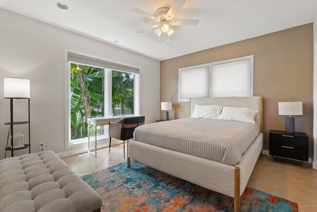 Building Photo - 3080 NE 43rd St