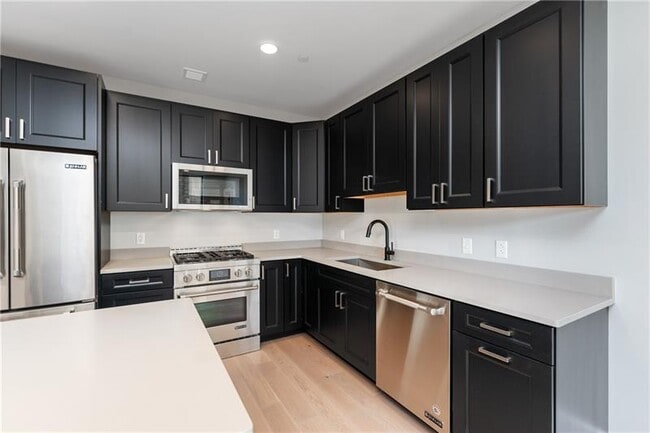 Building Photo - 350 Oliver Ave