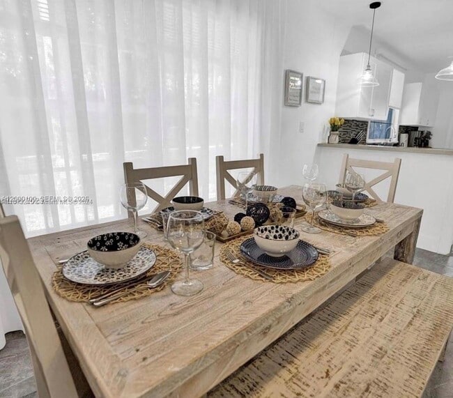 Building Photo - 2501 NE 181st St