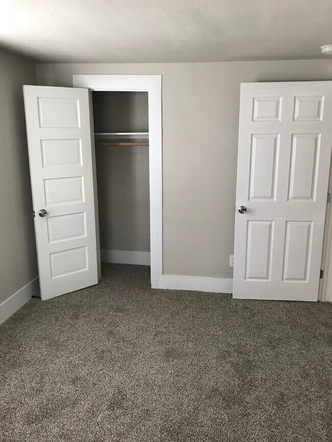 Building Photo - 214 W Republic St